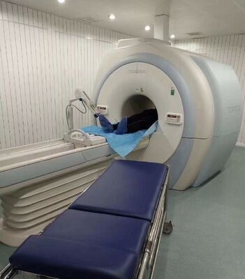 MRI 및 의료용 최대 하중 240 Kg의 방수 접이식 비자성 들것