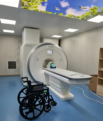 스윙어웨이 조절식 발판, 120Kg 중량 용량 및 분리형 조절식 팔걸이가 있는 비자성 MRI 휠체어